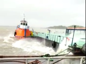 LITORAL FERRY BOAT SEM MOVIMENTO