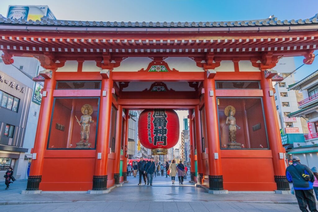 Templo Senso-ji em Asakusa, Tóquio Shutterstock.com