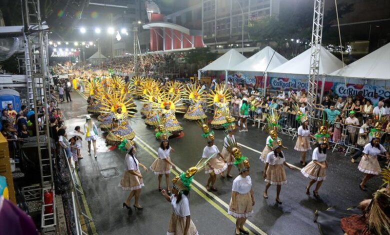 ESCOLA DE SAMBA NA DEODORO