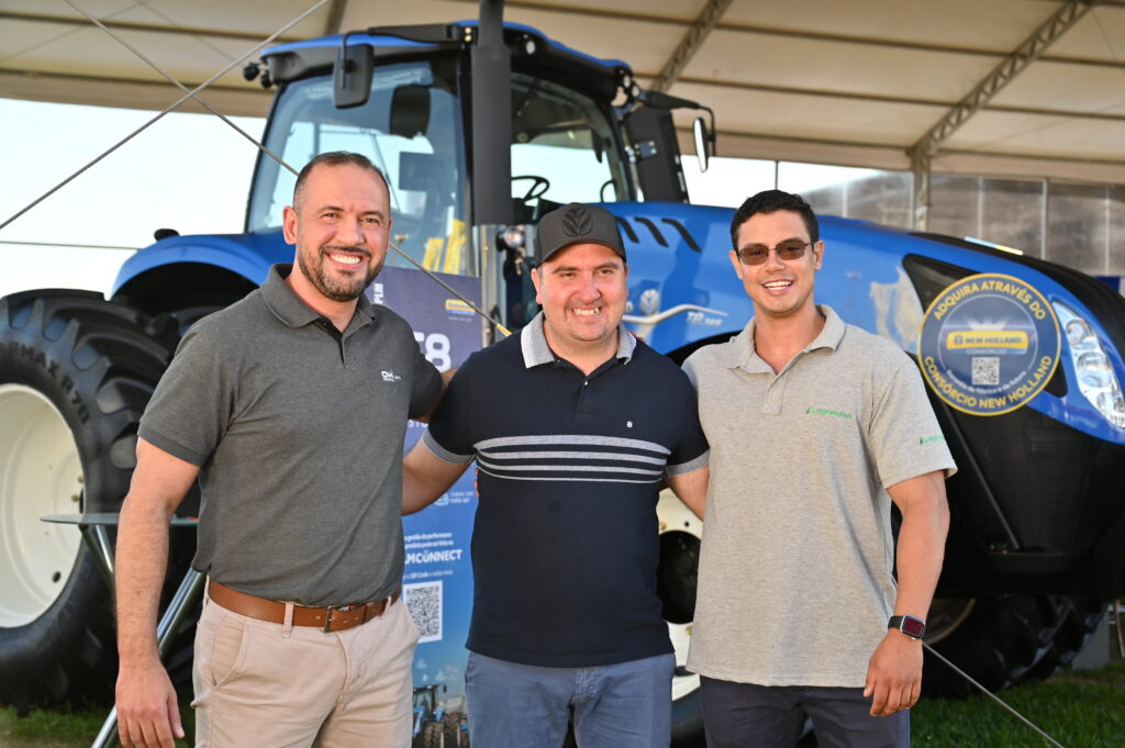 CNH Industrial/Divulgação Marcio Contreras, do Banco CNH Industrial, Wagner Cruvinel e João Guimarães, da Agrotoken