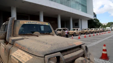 rallye-jeeps-em-frente-ao-palácio