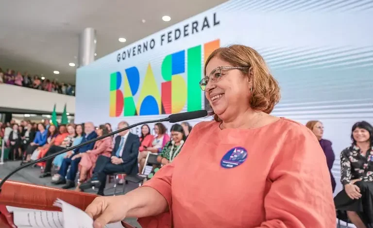 ministra-das-mulheres-cida