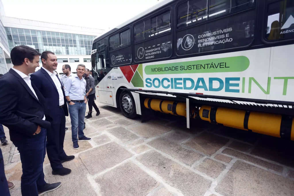 onibus a gas ratinho e eduardo