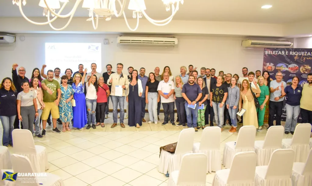 O evento contou com a participação de vereadores, secretários municipais, representantes do Sebrae/PR, e da sociedade civil (Crédito: Prefeitura de Guaratuba).