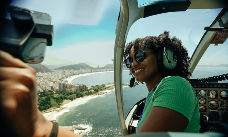 Helisul oferece voo panorâmico em helicóptero sem portas no Rio divulgação