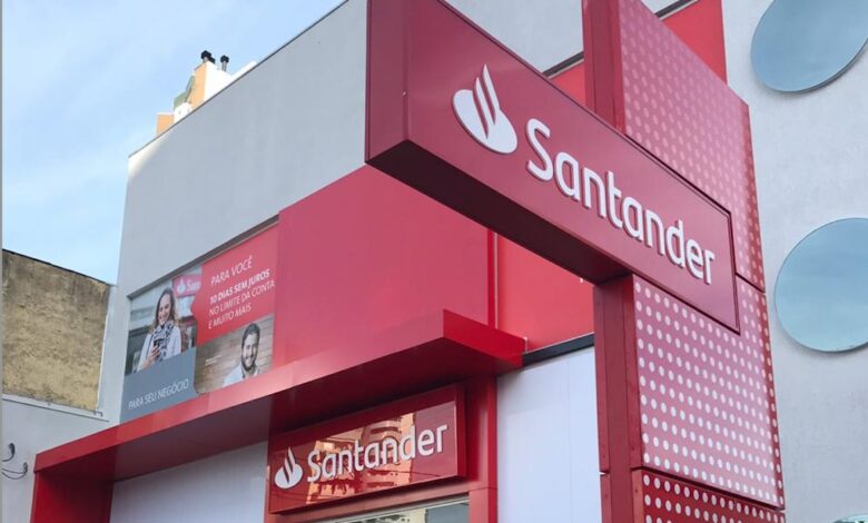Linha de crédito do Santander antecipa até 100% da restituição do Imposto de Renda Divulgação
