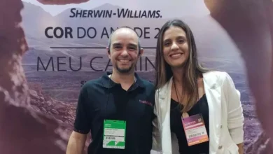 Leonardo Oliani, diretor executivo da Astéria e Carolina Capucini, analista de marketing pleno da Sherwin-Williams Astéria