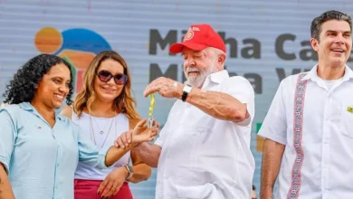 Michele de Araújo recebeu as chaves de casa das mãos do presidente Lula - Foto: Ricardo Stuckert (PR)