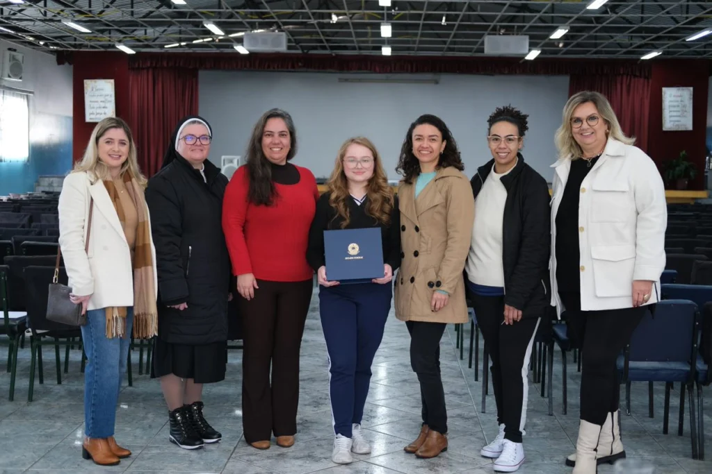Roxane, mãe e professores foto SEED