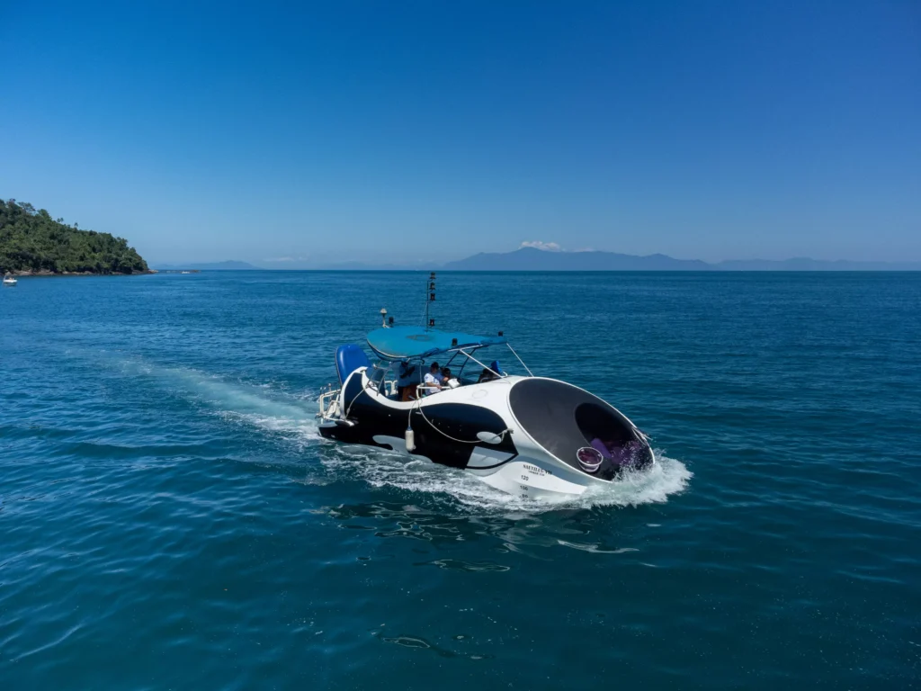 Divulgação/Instituto Argonauta A hidronave Nautilus realiza passeios com abordagem ambiental e científica no litoral de Ubatuba.