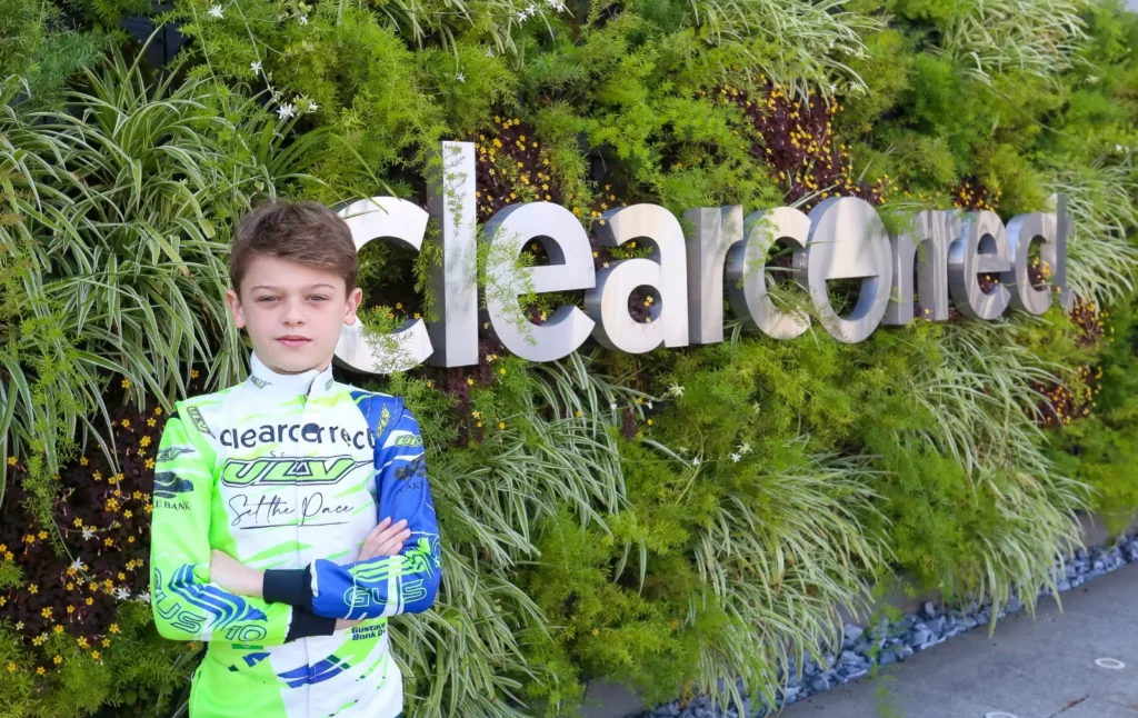 Para garantir o sorriso no pódio, o piloto está iniciando o tratamento ortodôntico com os alinhadores da ClearCorrect, sua nova patrocinadora nas pistas Créditos: Valterci Santos/ClearCorrect