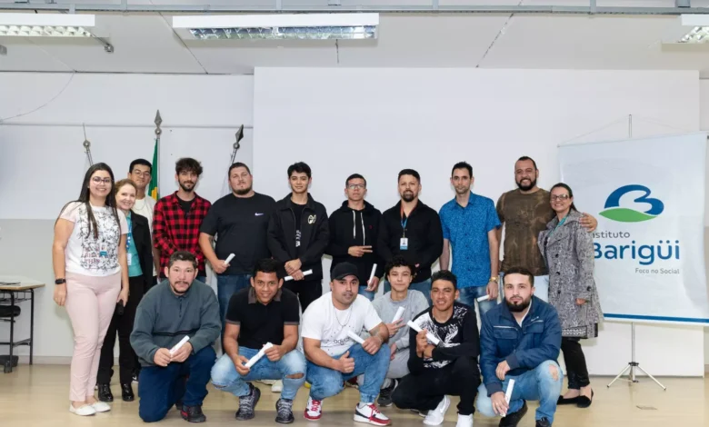 Formandos do curso de Elétrica, Hidráulica e Mecânica Básica de Bicicletas, curso realizado pelo Instituto Barigüi em parceria com Instituto Tibagi. Crédito: Instituto Barigüi/ Divulgação.