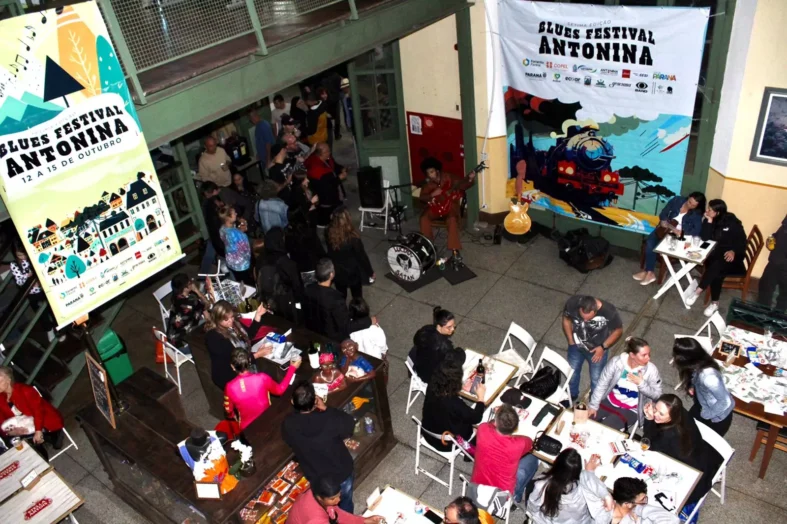 Apresentações na Estação Ferroviária de AntoninaMurilo Ribeiro