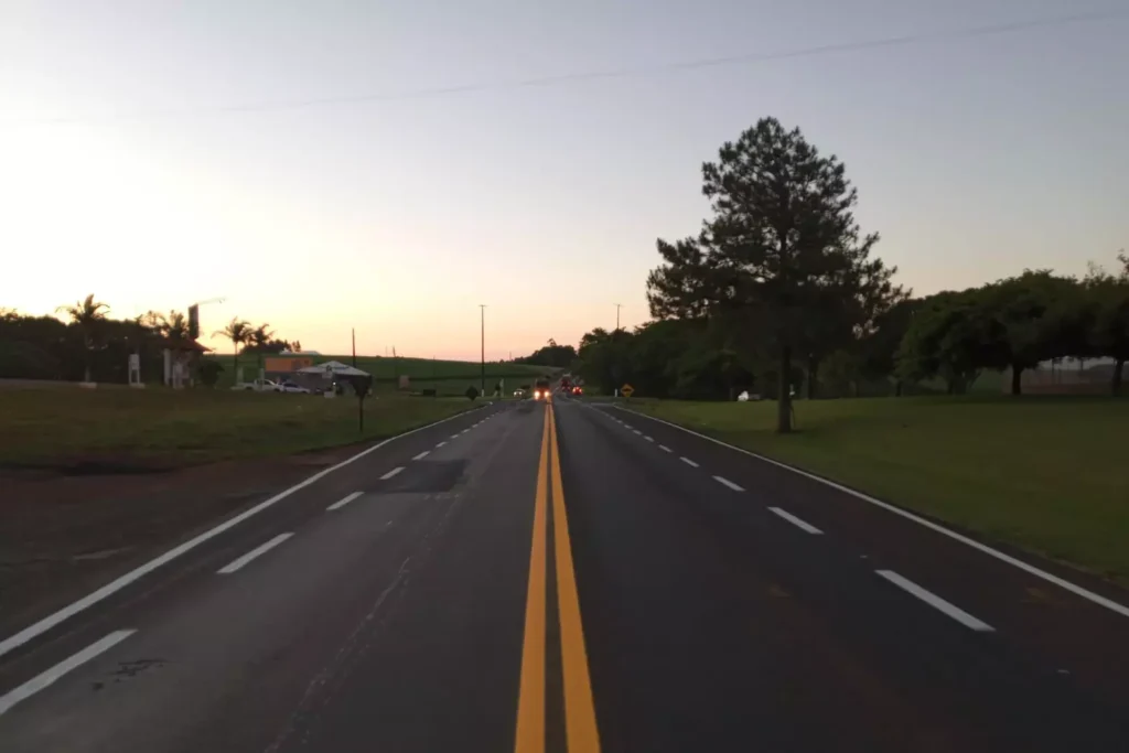 pr-182_trecho_1_6_PR-182-entre-Ampere-e-Francisco-Beltrao-recebe-nova-sinalizacao-rodoviaria_DER-PR