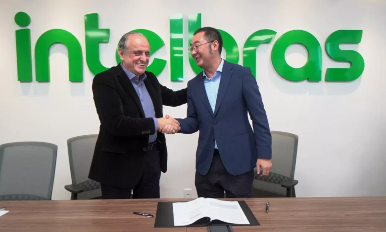 CEO da Intelbras, sr. Altair Silvestri e Presidente da Fiberhome International, sr. Kevin Liu