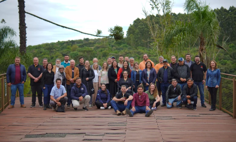 Produtores de diversas cidades do Paraná estiveram reunidos em Prudentópolis em missão técnica. Foto: Rogério Junior