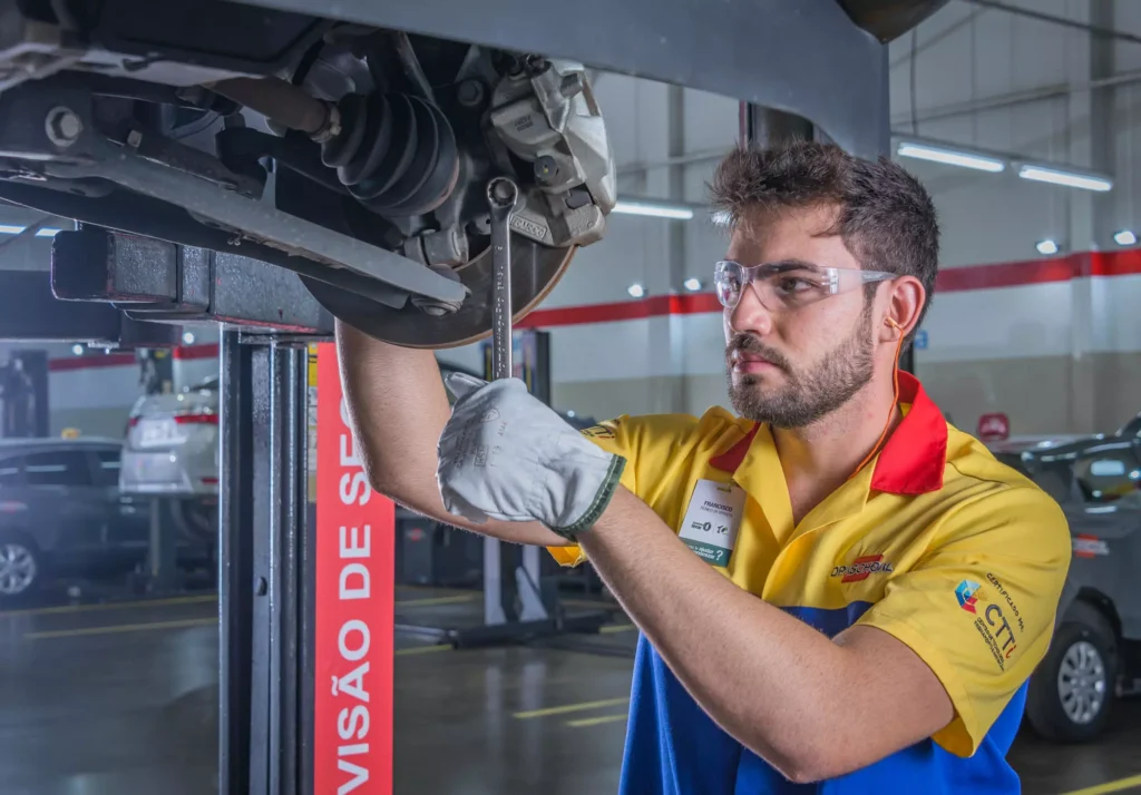 Oportunidade em Curitiba é para atuação como Técnico de Serviços (Mecânico de Auto Center)