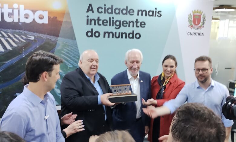 GRECA ENTREGA PRÊMIO CIDADE MAIS INTELIGENTE DO MUNDO