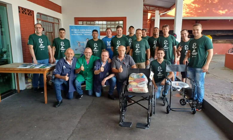 Divulgação/De Heus De Heus realizou a doação de três cadeiras de rodas, dois andadores e 30 cestas básicas à Ferra Mula