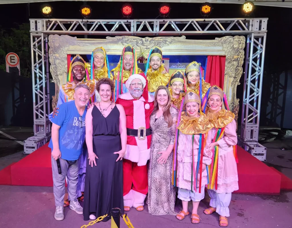 Maurício Vogue, Andreia Zonta e Sandra Zonta com o elenco