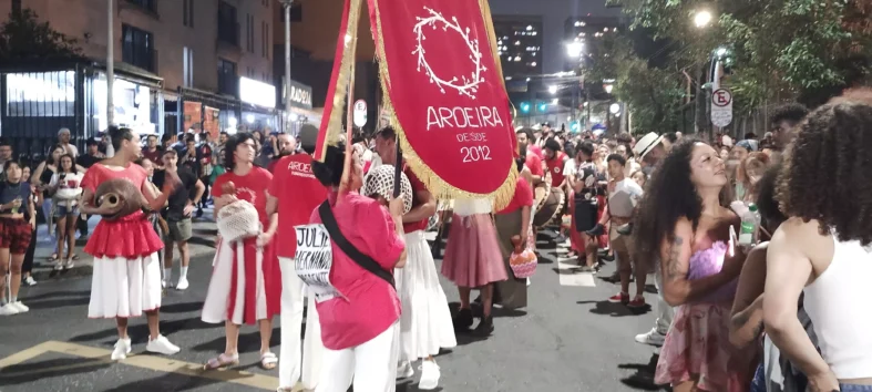 BLOCOS INDEPENDENTES ENSAIAM PARA CARNAVAL