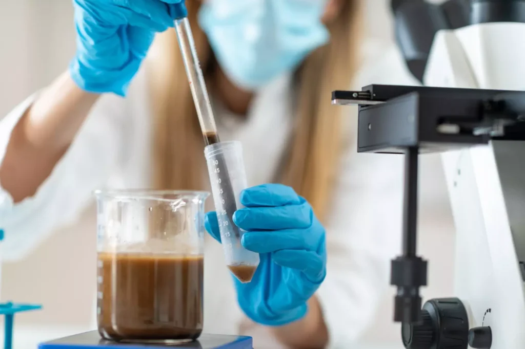 Pesquisadores de Curitiba realizam estudo clínico para desenvolvimento de produto à base de microbiota fecal Créditos: Envato