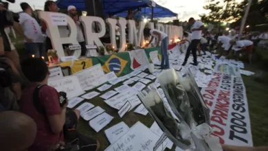 Protesto em frente ao letreiro de Brumadinho - Foto: Washington Alves