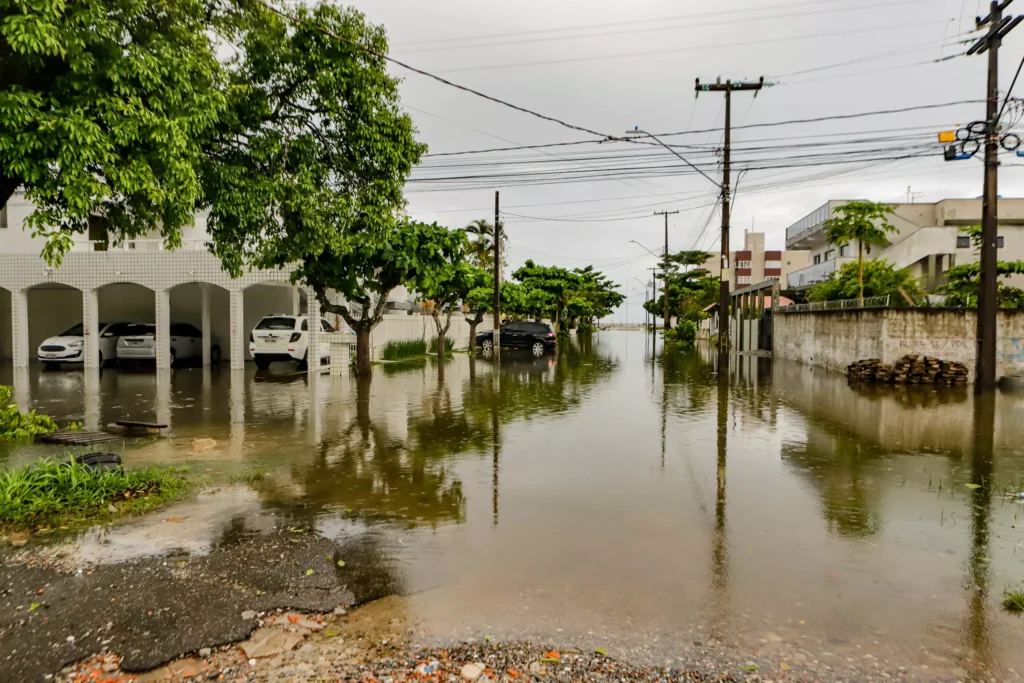 Ruas inundadas em Marinhos foto Defesa Civil