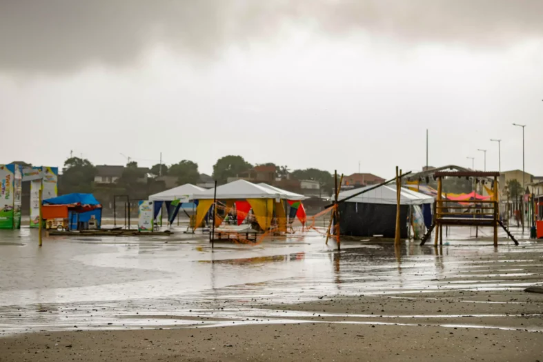Estrutura do Verão Maior inundada foto Defesa Civil