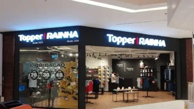 Fachada da loja dupla marca Topper e Rainha