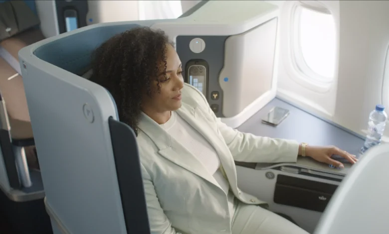Divulgação KLM Novos assentos foram projetados com base em uma extensa pesquisa com clientes e oferecem mais espaço e conforto