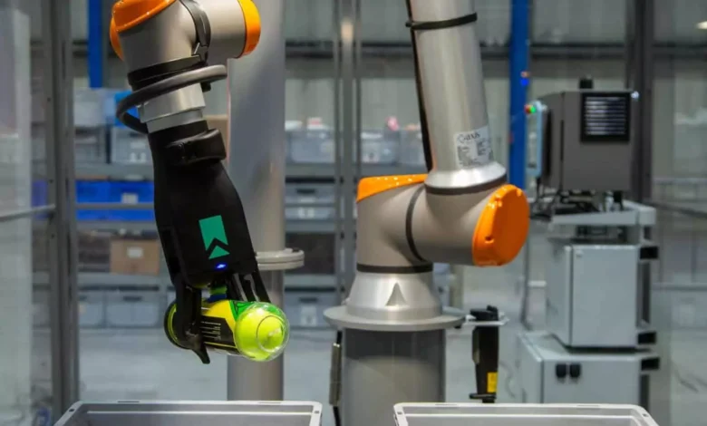 Divulgação Braço robótico com inteligência artificial ordena e coleta produtos como um humano