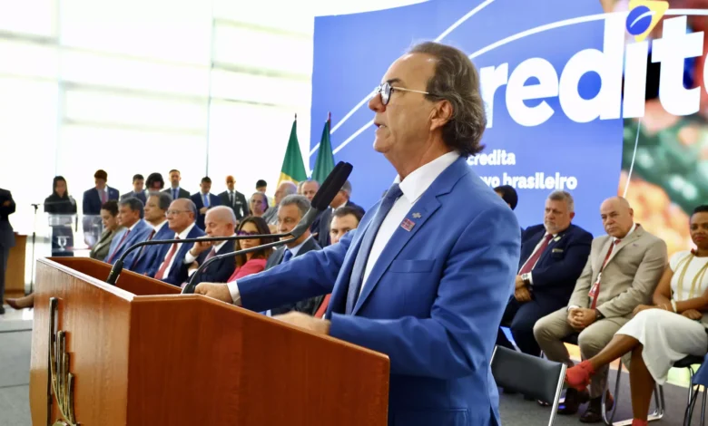 Presidente Décio Lima discursa durante o lançamento do programa Acredita, no Palácio do Planalto. Foto: Erivelton Viana.