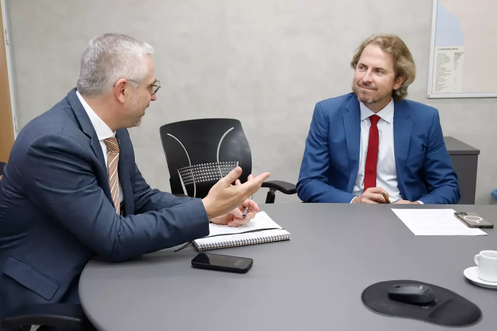 Adriano Massuda e Zeca Dirceu : programa vai acelerar atendimentos especializados. fotos: Erasmo Salomão/SAES/MS