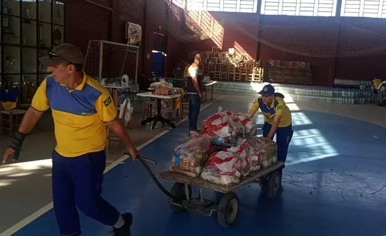 Logística de entrega de donativos em centro de triagem em Lajeado (RS). Foto: Correios