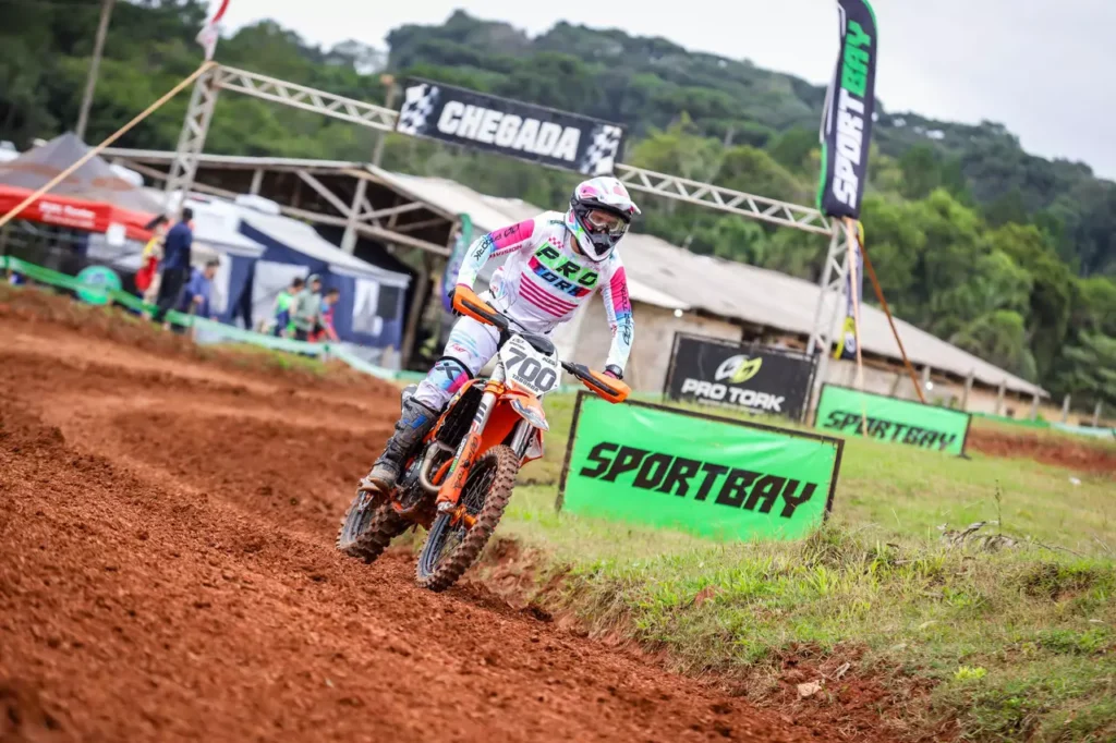 Rodrigo Taborda lidera a categoria principal, VX1, além da VX3 Especial