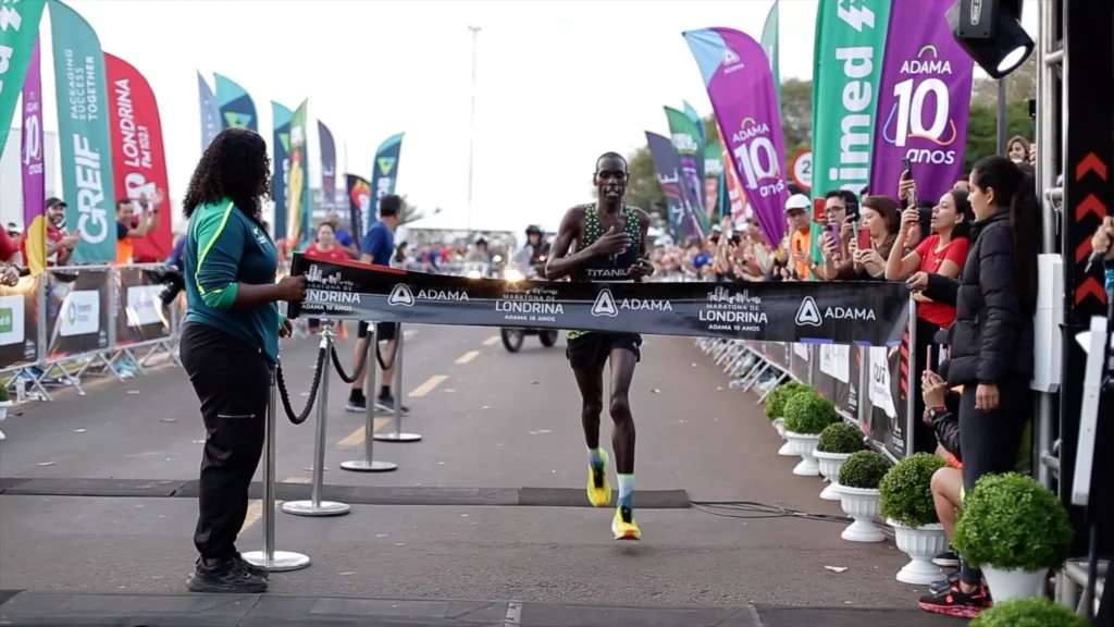 Ezra Kipchumba Kering, campeão dos 42 km Masculino - Foto: Disposição /www.disposicao.com.br/Maratona de Londrina