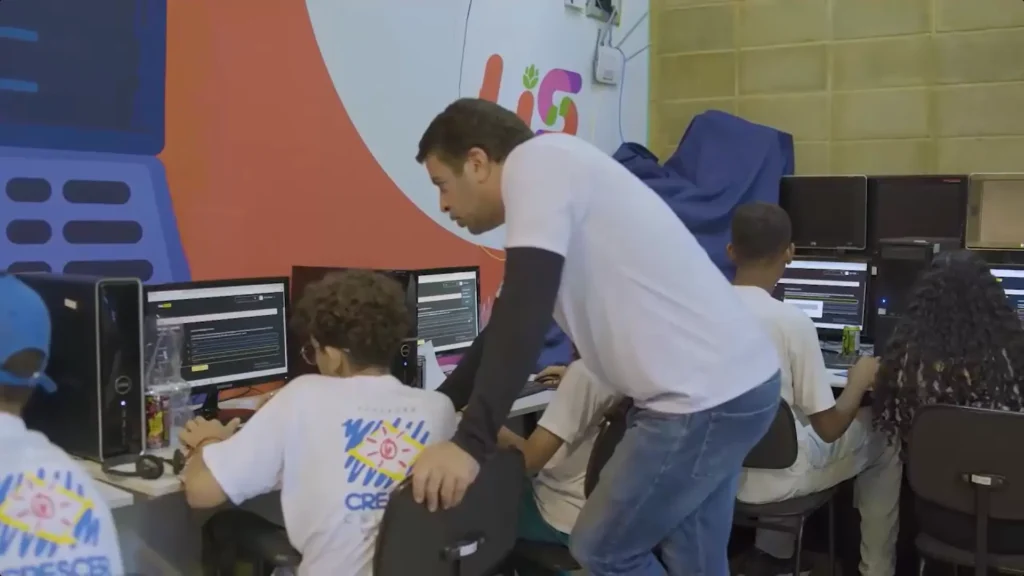 Grupo Petrópolis e Fundação Crescer Criança