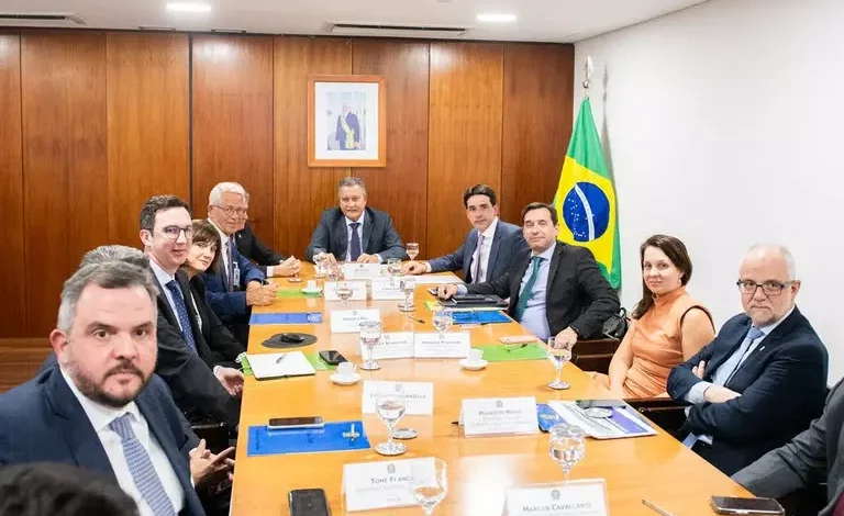 Reunião entre integrantes do Governo Federal e representantes da Fraport na Casa Civil: retomada de atividades. Foto: Henrique Raynal / Casa Civil