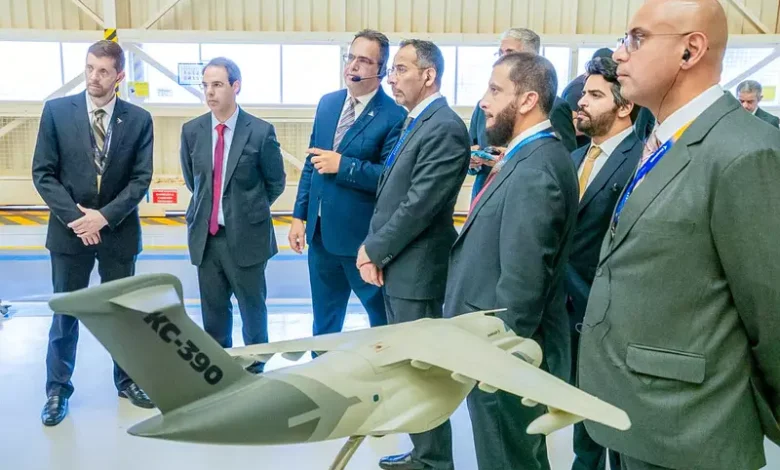 Ministro da Indústria e Recursos Minerais da Arábia Saudita, Bandar bin Ibrahim Alkhorayef em visita à Embraer. Foto/Divulgação