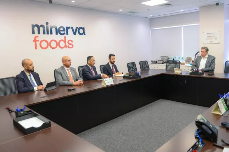 Ministro Bandar bin Ibrahim Alkhorayef em reunião na Minerva Foods. Foto/Divulgação