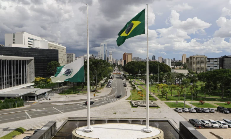 Bandeira do Paraná a meio mastro foto roberto dziura-AEN