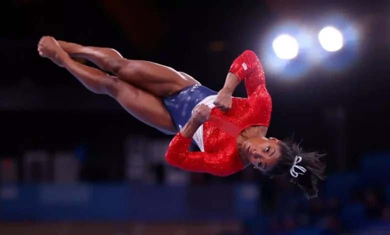 Simone Biles em ação nos Jogos Olímpicos de Tóquio. Foto: LINDSEY WASSON / REUTERS