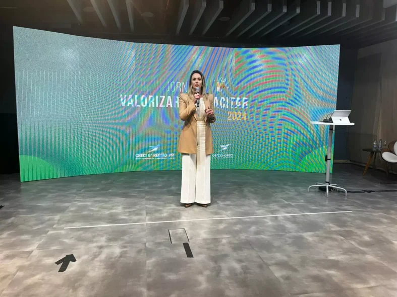 Vânia Paula Cruz, gerente de Atendimento e Relacionamento do Sebrae/PR, falou na abertura do evento (Foto: Divulgação)
