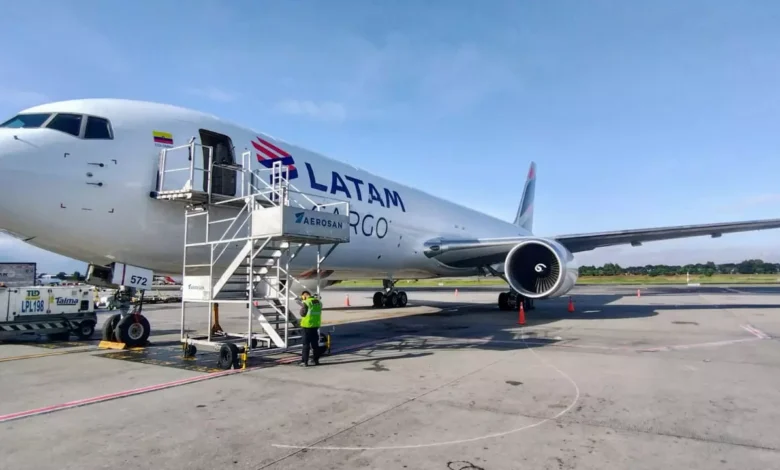 Boeing 767BCF cargueiro_latam