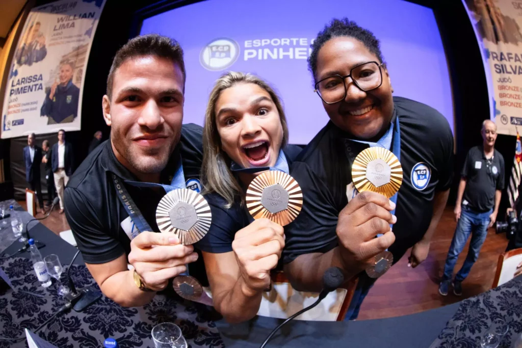 FOTO: Willian Lima, Beatriz Souza e Larissa Pimenta. Foto: Gabriella Garbim/ECP