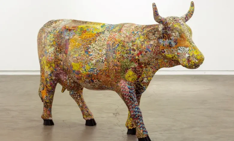 Obra “Pollock Cow" do artista Nelson Leirner, em exposição na CAIXA Cultural Recife. Crédito Foto: Pedro Tressi