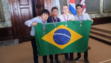 Da esquerda para a direita: David Li Chiun Liu, medalhista de prata; Marcos Paulo Gonçalves Santos, medalhista de ouro; Pedro Perry Resende, prata e Arthur Kui, ouro.