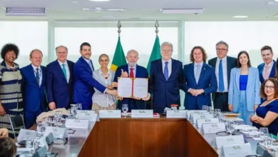 Presidente Lula durante reunião com o vice-presidente Geraldo Alckmin e os ministros Ricardo Lewandowski e Marina Silva para envio do Projeto de Lei que aumenta as sanções penais para crimes ambientais - Foto: Ricardo Stuckert/PR