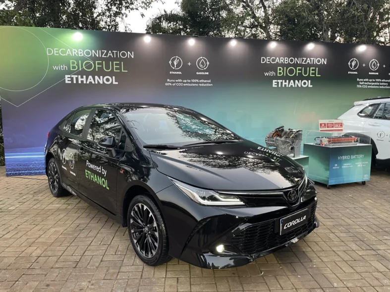 Durante o evento, a fabricante reforça a longa experiência brasileira com uso de biocombustíveis